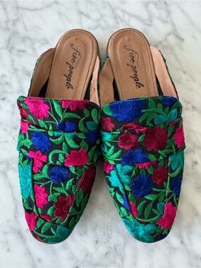 🌼FREE PEOPLE🌼 At Ease Embroidered Floral Mules, Size 40